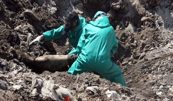 Fosas comunes en Deir Ezzor, ¿víctimas de los bombardeos de la coalición internacional?