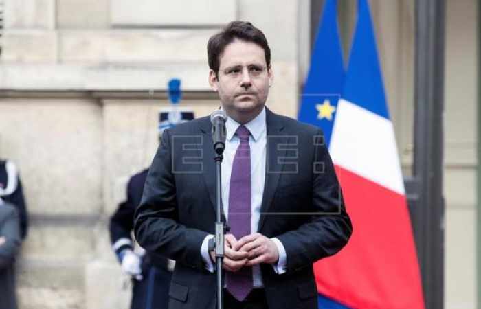 Francia considera la entrega "unilateral" de armas de ETA "un gran paso"