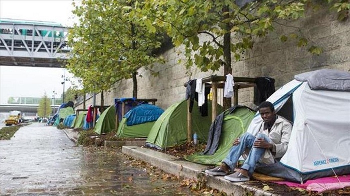 France: 1 500 migrants évacués de leur campement à Paris