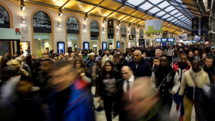 France industrial unrest: Paris metro workers join national rail strike