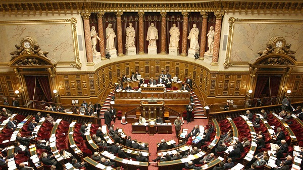 Le parlement français adopte un amendement pénalisant la contestation du «génocide arménien» 