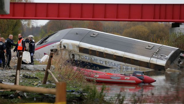 10 dead, 60 injured as train derails in east France - VIDEO