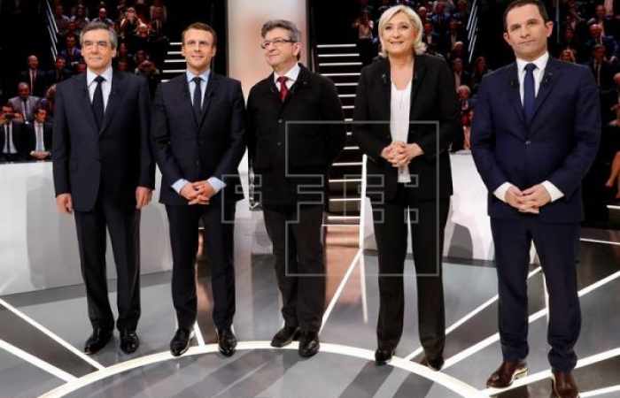 Fillon y Mélenchon se acercan más todavía a Le Pen y Macron, según un sondeo