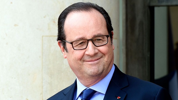 Hollande disposerait d`un coiffeur personnel payé près de 10 000 euros par mois