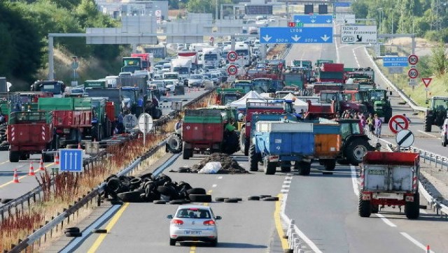 Fransada almanlara qarşı etiraz: 6 yol bağlandı