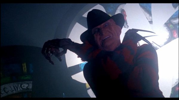 Halloween: Un faux Freddy Krueger ouvre le feu sur les invités