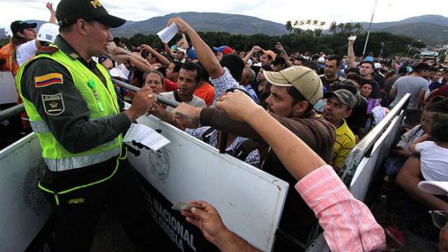 Tras casi un año sellado, reabren el paso peatonal en la frontera entre Colombia y Venezuela
