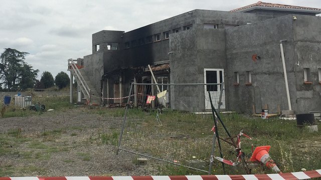 Incendie d`une mosquée en construction à Muret en Haute-Garonne
