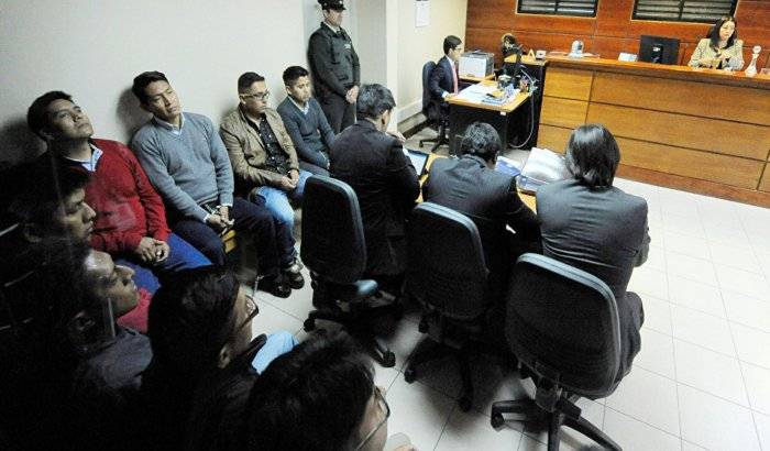 Nueve funcionarios expulsados de Chile son recibidos en Bolivia