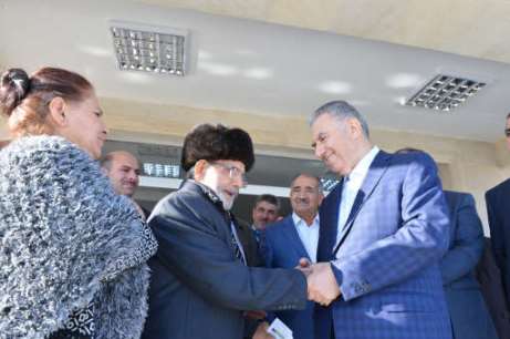 Əli Həsənov köçkünlərin yeni məhəlləsində Əli Həsənov köçkünlərin yeni məhəlləsində