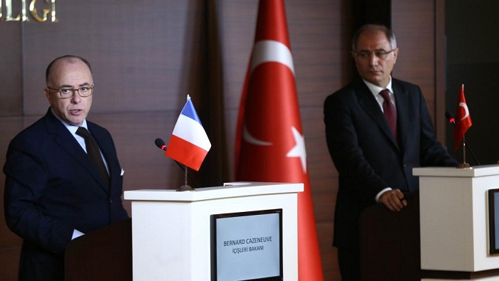 Cazeneuve appelle la Turquie à contenir le flot de migrants