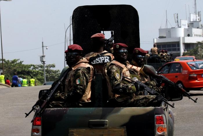 Angry gendarmes shut down Ivory Coast`s main port 