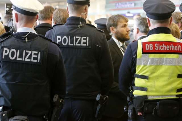 Protesters held for breaking lockdown rules in Berlin, police says