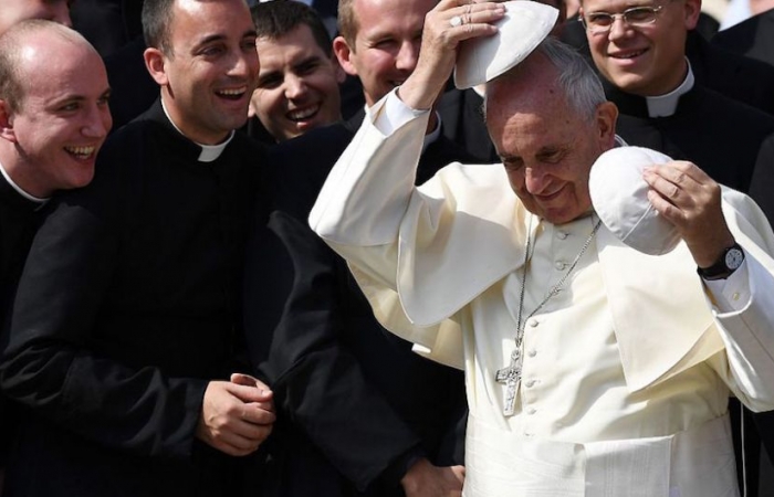 El papa Francisco, abierto a la posibilidad de ordenar sacerdotes a hombres casados