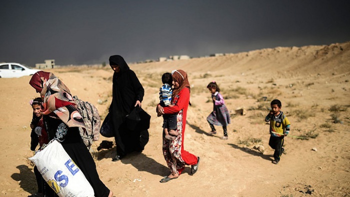 Miles de civiles desplazados en Mosul, mientras ISIS pierde terreno