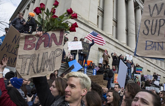 Seattle judge blocks Trump’s immigration ban nationwide
