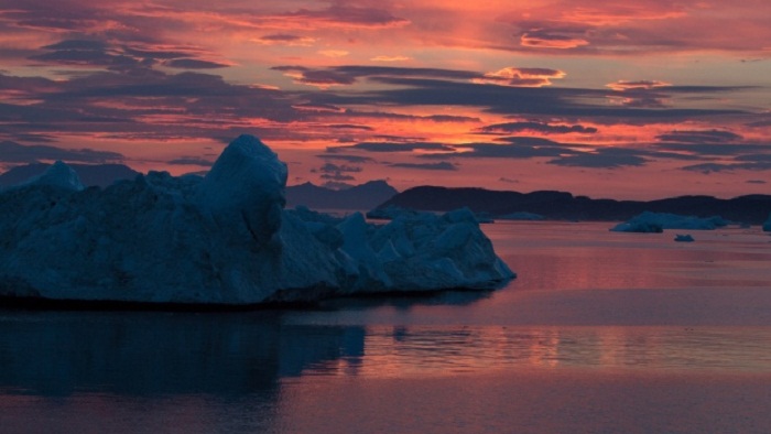 Greenland glacier sheds billions of tonnes of ice into ocean