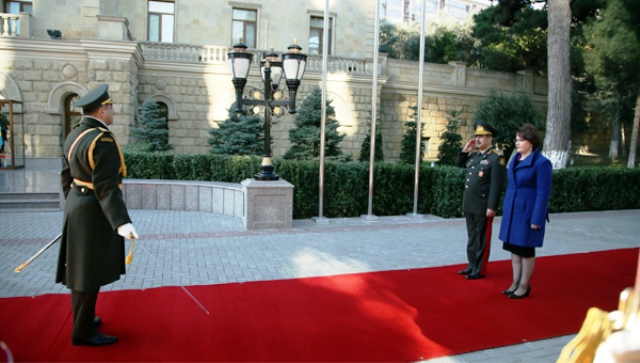 Azerbaijani defense minister meets with Georgian counterpart 