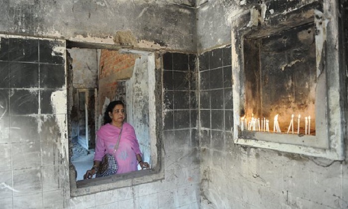 Gujarat riots massacre: judge convicts 24 over killing of 69 Muslims