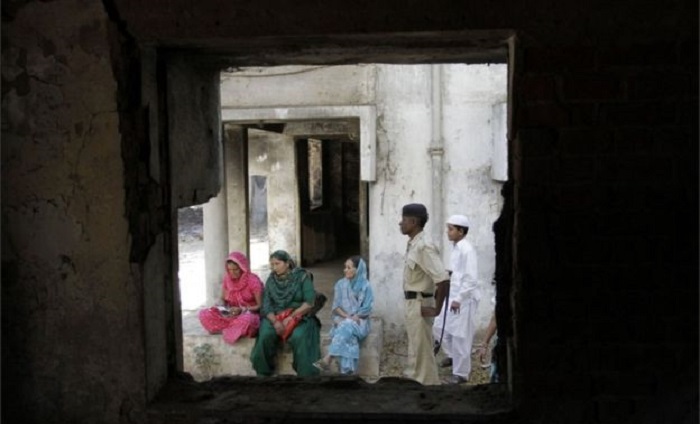 Gujarat riots: India court jails 11 for life over Gulbarg massacre