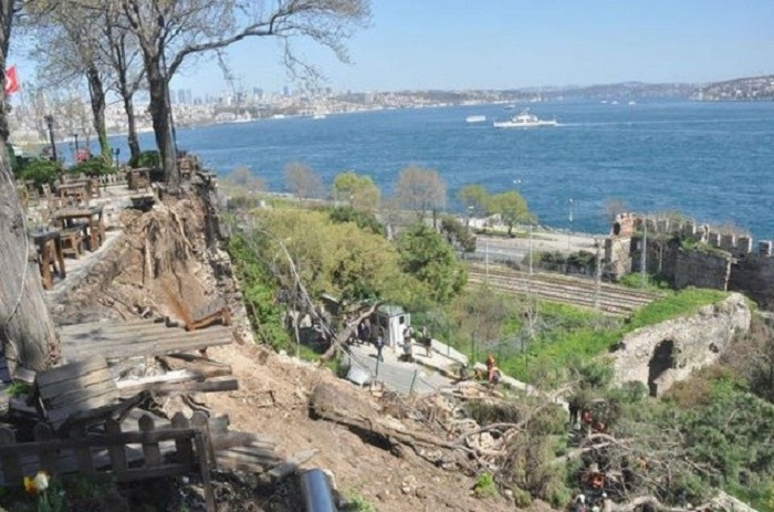 Cafémauer im historischen Gülhane Park in Istanbul stürzt ein – zwei Tote