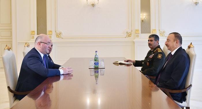 Ilham Aliyev rencontre la délégation géorgienne conduite par le ministre de la Défense