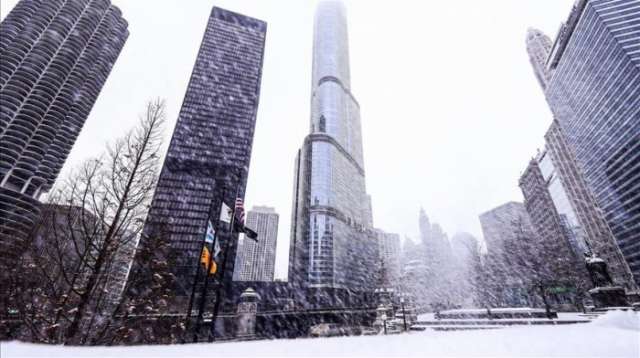 الأكثر غزارة منذ قرن ..الثلوج تسبق عيد الميلاد إلى شيكاغو