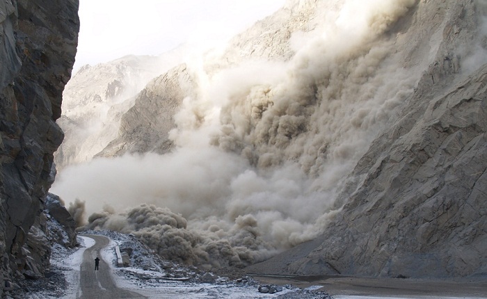 Landslide Kills 13, Including 7 Children in South Pakistan