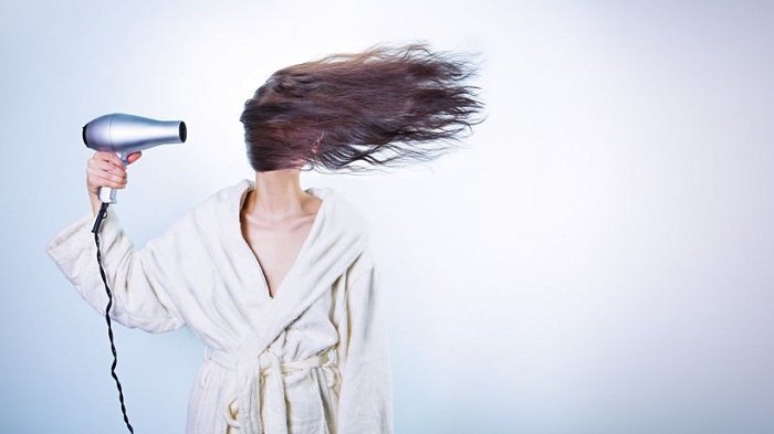 Schönes Haar: Was man dafür tun kann – und besser lassen sollte