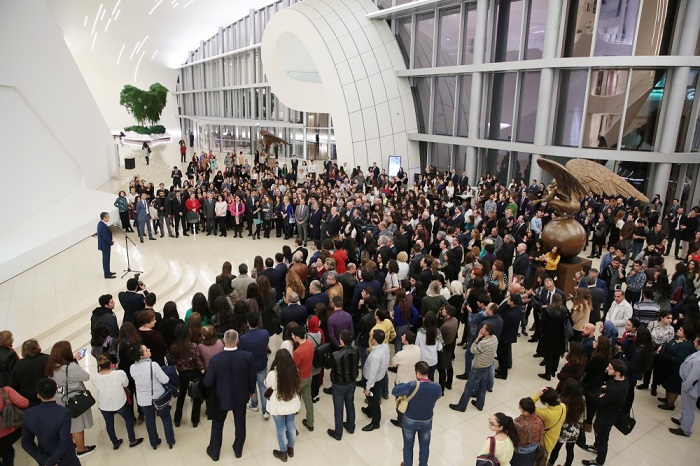 Ausstellung vom renommierten mexikanischen Bildhauer Jorge Marín im Heydar Aliyev Center