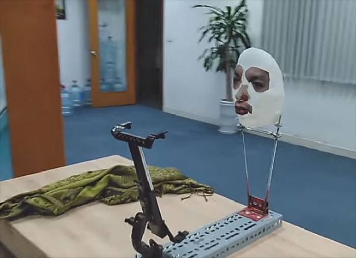 iPhone X: Face ID trompé par un masque 3D - VIDEO
