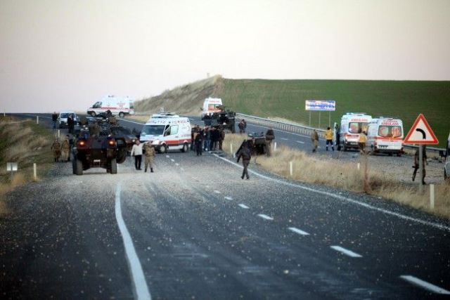 Türkiyədə növbəti terror- 3 əsgər yaralandı