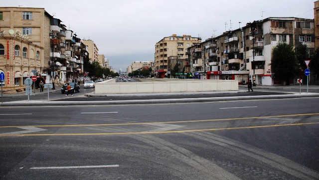 Bu küçədə yol yenilənib