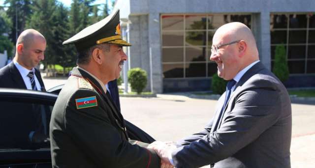 Azerbaijani, Georgian defense ministers mull military co-op - PHOTOS