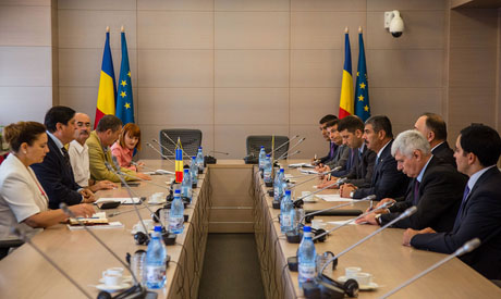 Azerbaijan, Romania discuss prospects of military-technical cooperation