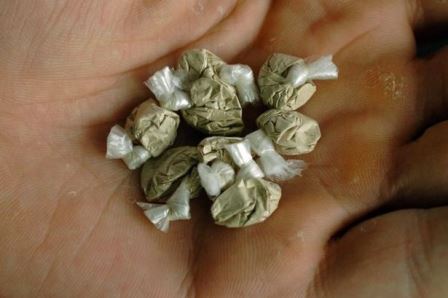 Düz bağırsağından heroin tapıldı - Azərbaycanda 