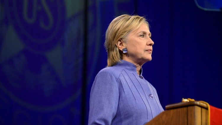 Hillary Clinton amenaza a los `hackers` rusos con una “respuesta militar“