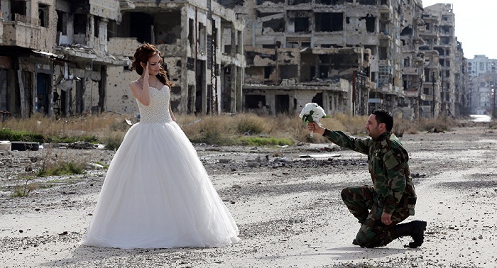 Hochzeit in Syrien: Foto-Shooting auf Ruinen Homs