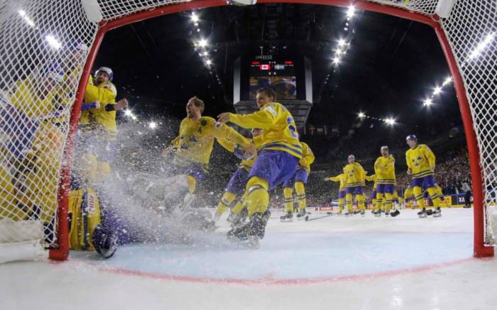Hockey : la Suède sacrée championne du monde en battant le Canada
