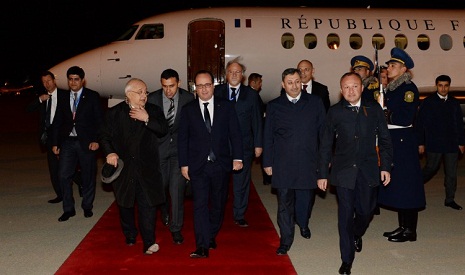 French president arrives in Baku