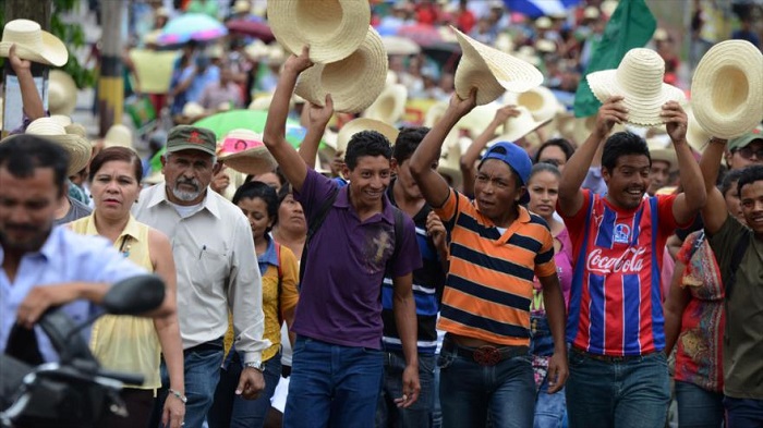 Hondureños exigen justicia por el asesinato de líder indígena.