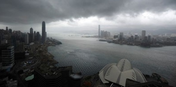 Hong Kong: vols annulés à l`approche du typhon Nida