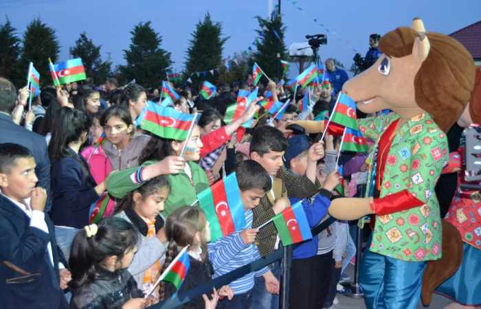 Teilnehmer der Wasserreise "Baku-2017" schlagen eine Richtung nach Ganja ein