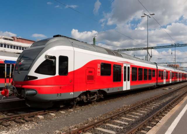 Hungarian police search international trains after bomb threat