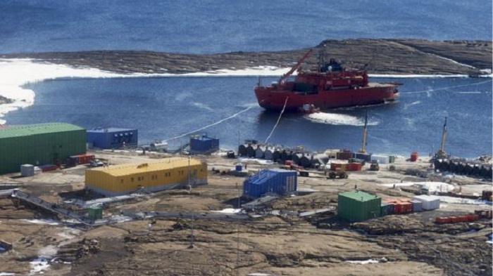 Aurora Australis: Antarctica ship passengers to be rescued