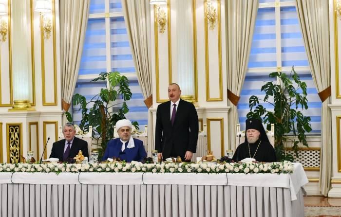 Ramadan : le président Ilham Aliyev participe à un repas d’iftar