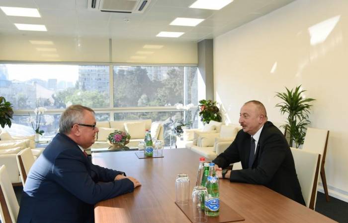 Präsident von Aserbaidschan Ilham Aliyev empfängt Vorstandsvorsitzenden der Bank "VTB"
