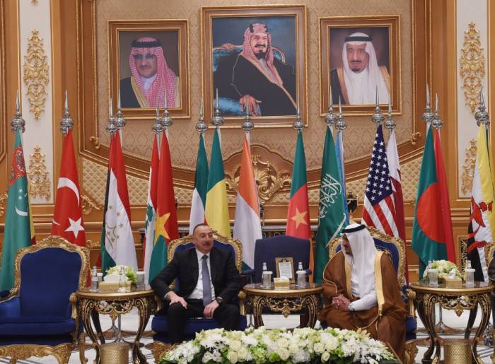 Ilham Aliyev zu Besuch im Königreich Saudi-Arabien eingetroffen