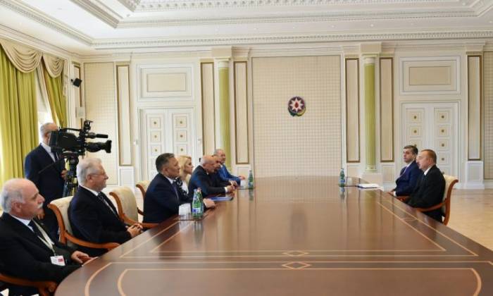 Ilham Aliyev a reçu les participants de la session de Bakou