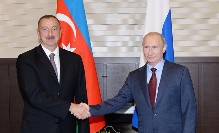 Vladimir Poutine a félicité le président azerbaïdjanais Ilham Aliyev